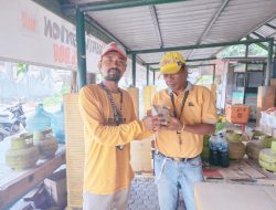 Gagas Program Jum’at Berkah, Zulkifli Bujir Berbagi Nasi Bungkus Kepada Masyarakat