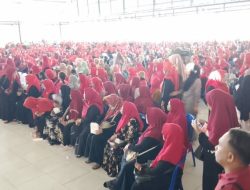 Pengukuhan Relawan Pemenangan Amar-Nani Dibanjiri Ribuan Emak-emak Jilbab Merah