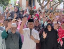 Jilbab Merah dan Tahi Lalat Paket Amar-Nani Jadi Pengingat Warga Sekongkang