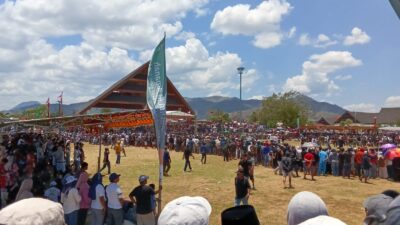 Ribuan Warga Padati Alun-Alun Taliwang, Barampok Maras Tampilkan Tradisi Tinju Ala Sumbawa